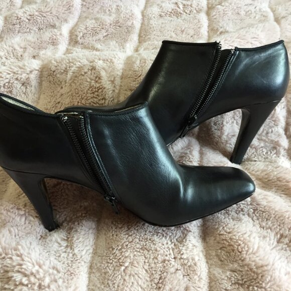 Alfani Black Leather Bootie Size 6 - Picture 8 of 10